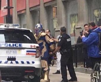 真相暖化网友!灭霸被捕照片走红 42岁女孩父亲穿