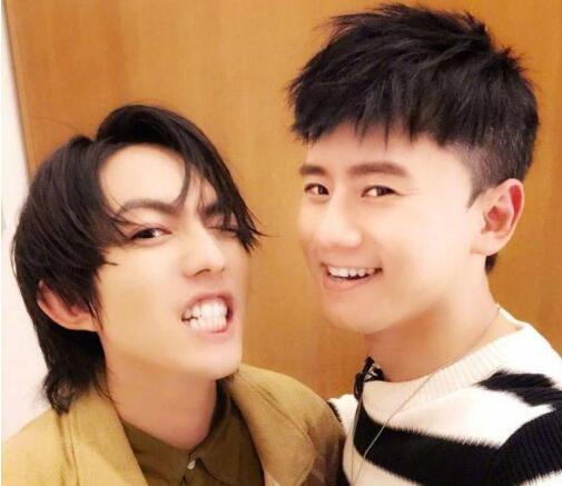 男神同框!张杰林宥嘉合影 狂赞张杰:会唱歌、会顾娃、还帮朋友修照片