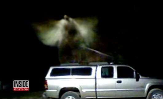 别猜了！密西根州神秘白雾 “天使模样”的白雾或为监视器拍到的飞蛾