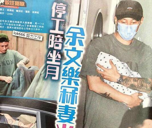 难掩幸福笑容!余文乐抱儿子出院