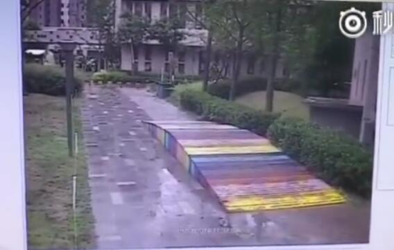 滴滴回应亮了!打滴滴遭司机尾随太可怕!女乘客吓得找滴滴投诉并报警