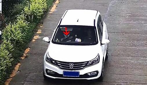 女乘客打滴滴遭司机尾随 女子搭车遭