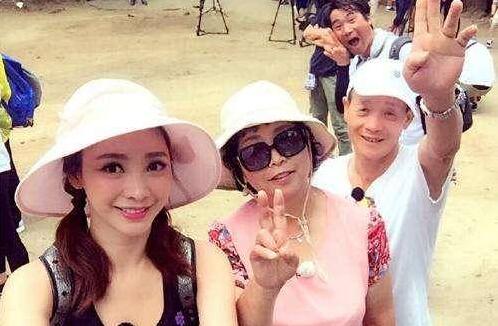 柳岩父亲去世 柳岩最欣慰的是有能力财力让父亲接受最好的治疗