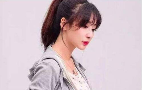 柳岩父亲去世 柳岩最欣慰的是有能力财力让父亲接受最好的治疗