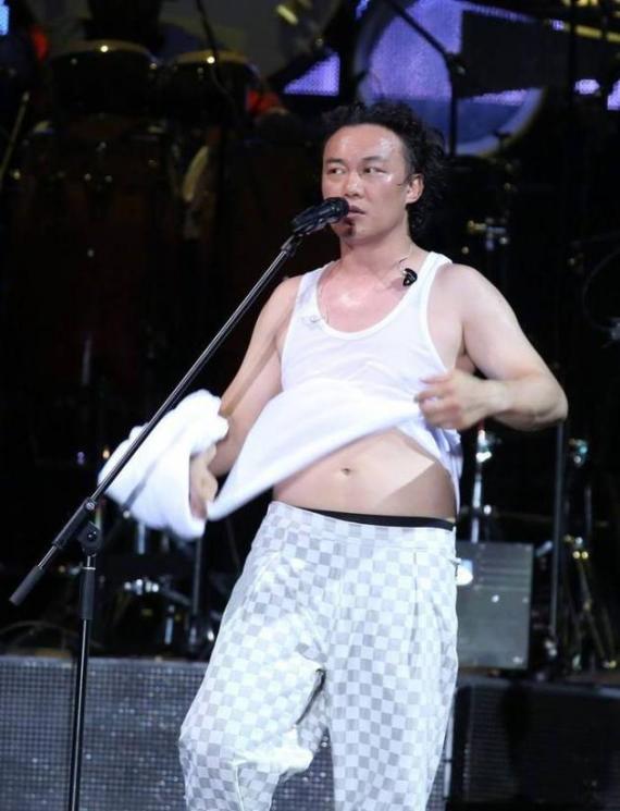 胖吗?陈奕迅减肥 爱妻徐濠萦称简直是一大喜讯!全新的Eason