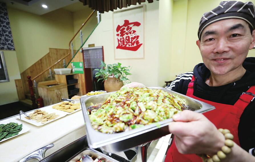 3500元底薪难招服务员 餐饮业用工困境常态化——“食困”