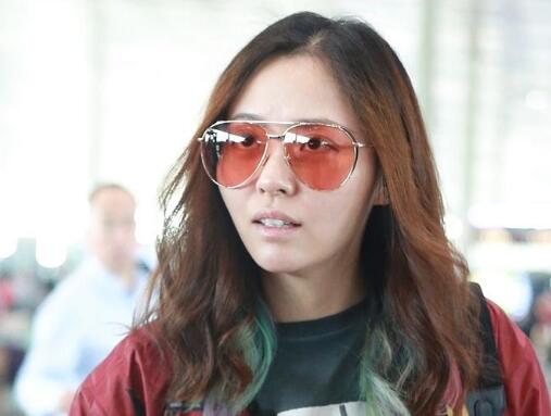 幸福肥?张靓颖恋情后露面 新欢陈秋莳曾任冯轲伴郎闹剧太狗血了