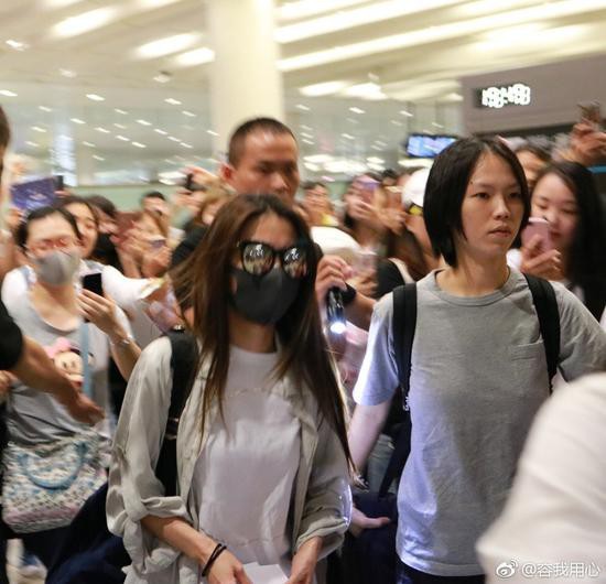 田馥甄机场遭围堵怎么回事?粉丝还原现场希望给爱豆留些空间