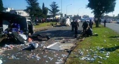 满地钞票！南非运钞车被抢 5名抢匪将面临抢劫企图谋杀等指控