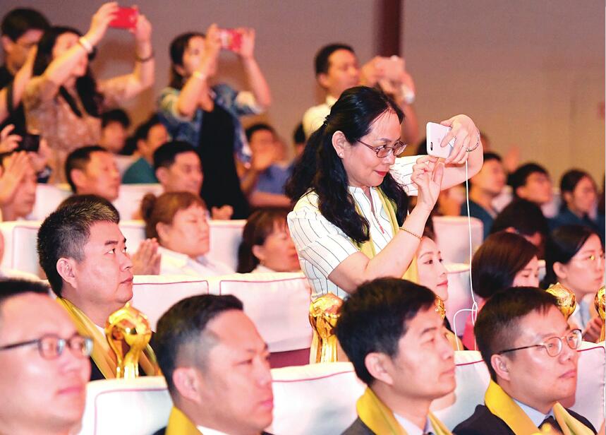 大咖致贺，视频高清直播，获奖“号外”频传……颁奖盛典亮点纷呈