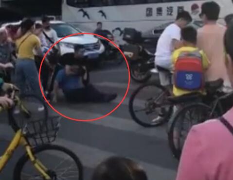 还想跑路?双井打人男子被抓 