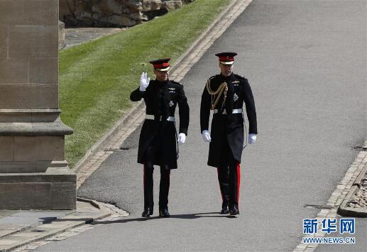 英哈里王子成婚 约10万人涌入温莎小镇见证盛大庆典