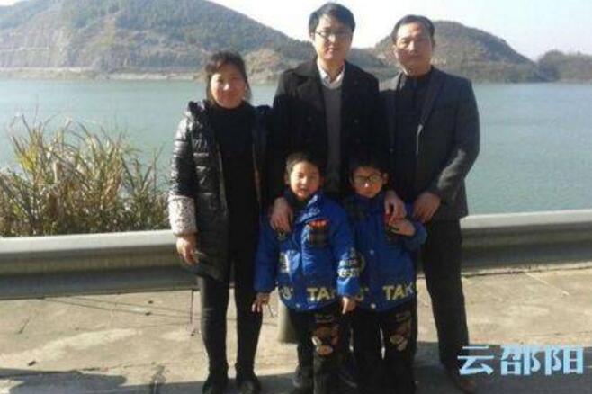 一大姐购物卡里被充2亿 毫不犹豫要求办理冻结 真正的“山里红”