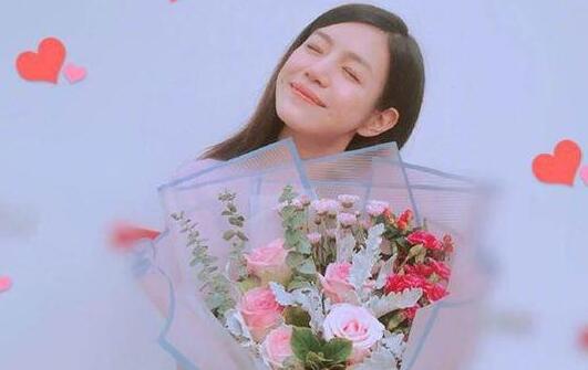 感觉很幸福!陈妍希晒捧花照 520PO出捧花照暴露老公浪漫