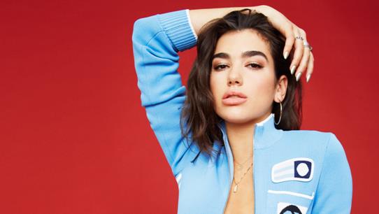 星光熠熠！美国公告牌音乐奖众星走红毯 新生力量不容小觑