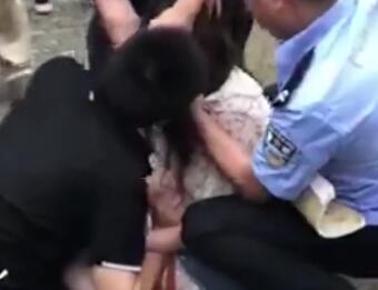 爱之深责之切?舌头险被女友咬断 