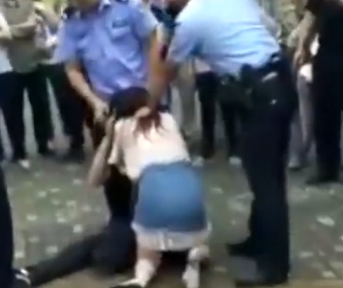 什么仇什么怨？舌头险被女友咬断 男子520“表白日”叫来警察解救自己
