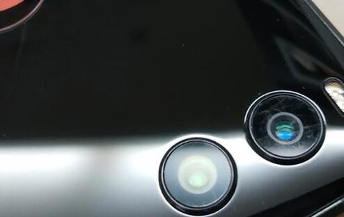 免费更换新机?锤子回应镜头刮花 锤子史上