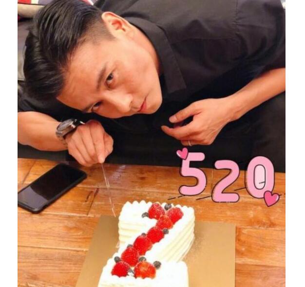 老夫老妻还这么娇羞！蔡少芬晒亲吻照 