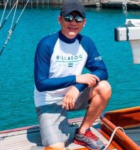 维港帆船赛：梁朝伟驾帆船获亚军 不老男神原来是运动达人