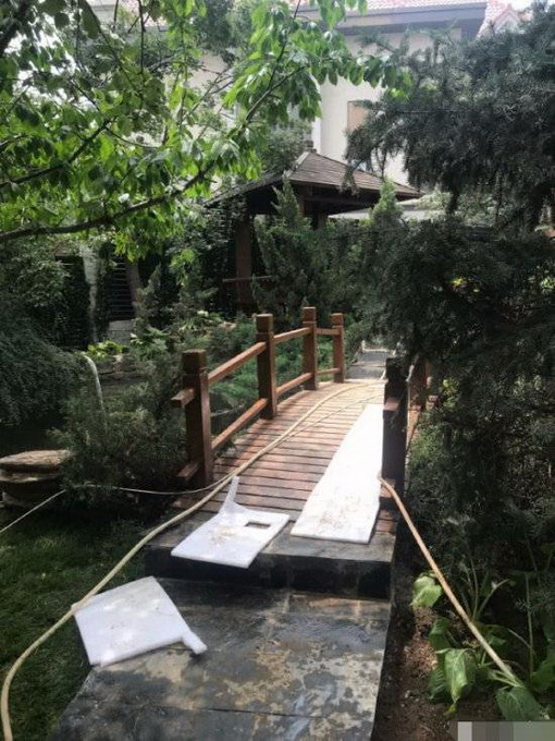 乱！李湘豪宅被曝光 网友在惊叹羡慕李湘如此会享受生活