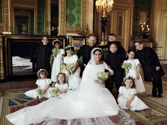 甜炸了!哈里官方结婚照 一对新人眼里满是爱幸福都快要溢出屏幕啦 