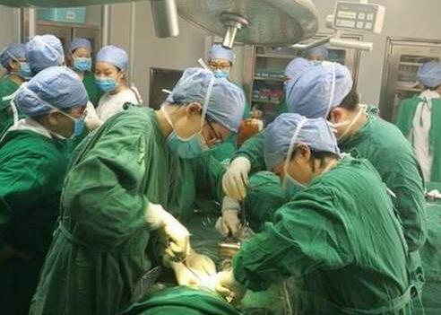 时间就是生命！医生8分钟取出胎儿 麻醉医生3分钟完成麻醉