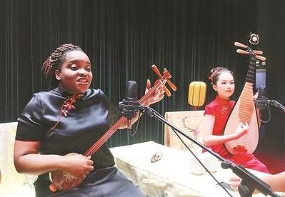 真厉害!非洲女生表演评弹 喀麦隆女生一口纯正苏州话征服网友