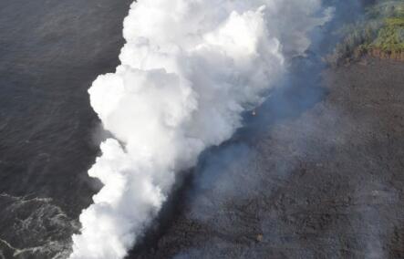 危险！夏威夷火山熔岩入太平洋 有毒蒸汽云弥漫科学家给出警示