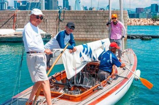 一试钟情!梁朝伟帆船获亚军 