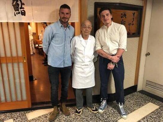 这次没带小七！小贝大布同游东京 获赞二十四孝好老公好爸爸