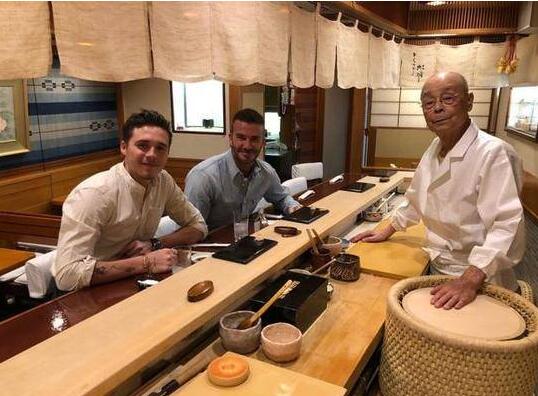 这次没带小七！小贝大布同游东京 获赞二十四孝好老公好爸爸