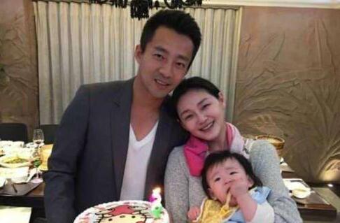 侧颜杀！汪小菲晒儿女合照 弟弟遗传了妈妈大S的优良基因