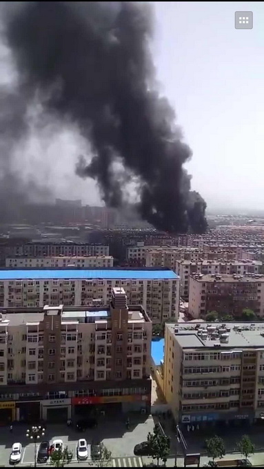 火光冲天！北京密云大楼起火 事发楼当时正在做楼顶防水