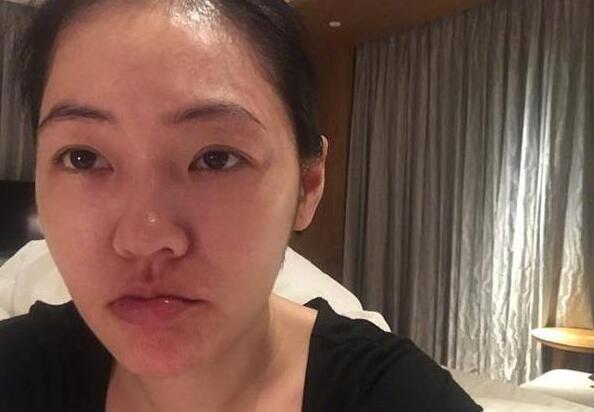 女星街拍中泥石流!小S晒素颜照 