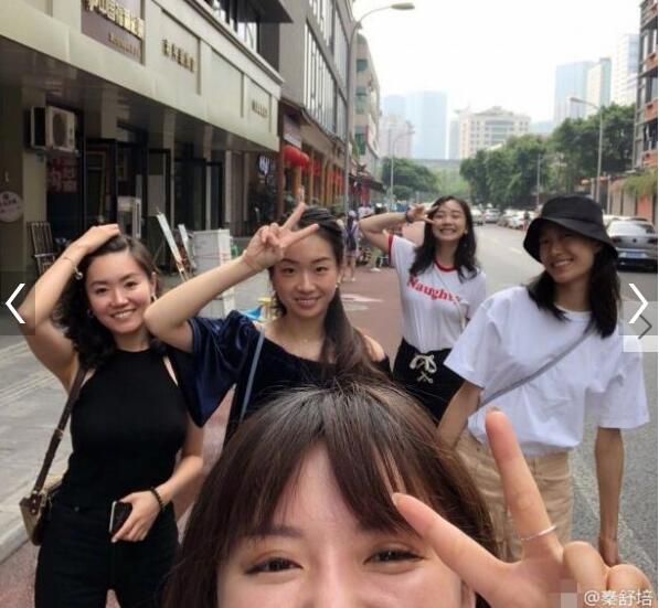 一秒变迷妹！陈冠希成都开唱 秦舒培与闺蜜现身吃喝玩乐火锅吃到嗨