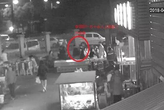 全武行！男子模仿抖音菜换肉 结果引发十几个人群殴