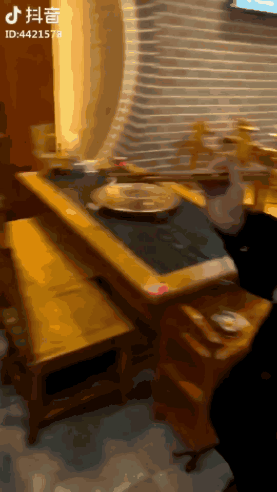 全武行！男子模仿抖音菜换肉 结果引发十几个人群殴