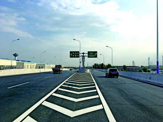 济南工业北高架75处电警上岗 8个匝道下口专拍骑轧导流线