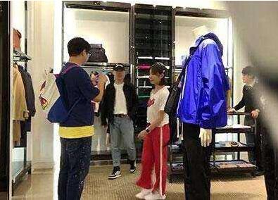 强行博关注?胡彦斌否认恋情 