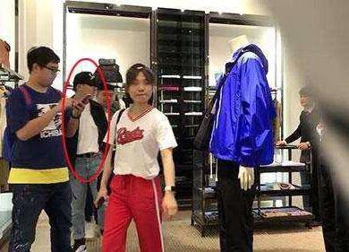 强行博关注?胡彦斌否认恋情 