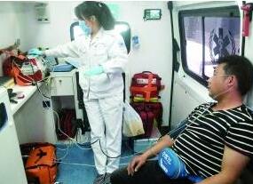 挺身而出!外卖小哥奋勇救火 外卖平台已支付医药费