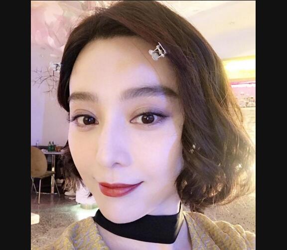 手机2造型曝光!范冰冰武月短卷发惊艳 头发上