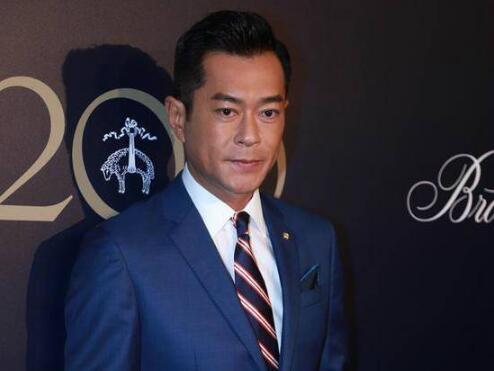 酷帅十足!古天乐回应变白 别人是黑着玩而