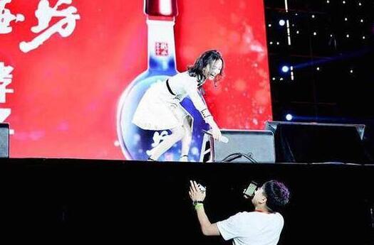 与父母反目?张韶涵遭父亲控诉 张韶涵提起这段不堪回首的往事