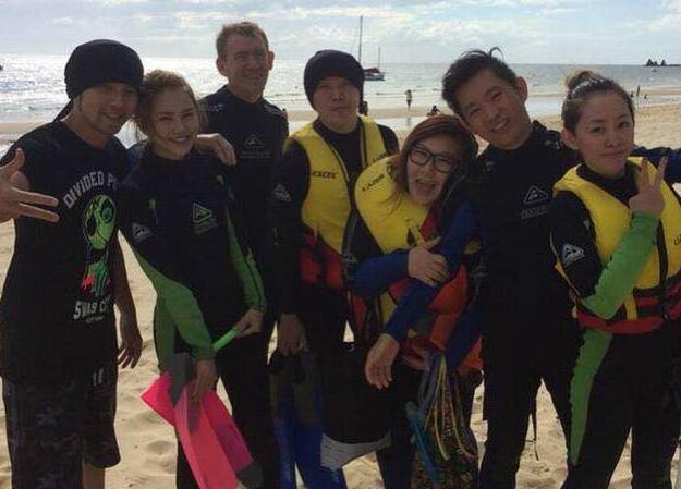 毫无破绽！周杰伦变魔术特写画面曝光 魔术手法精湛