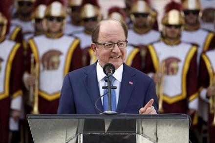 校医性侵门?美南加大校长辞职 近20名受害者将起诉