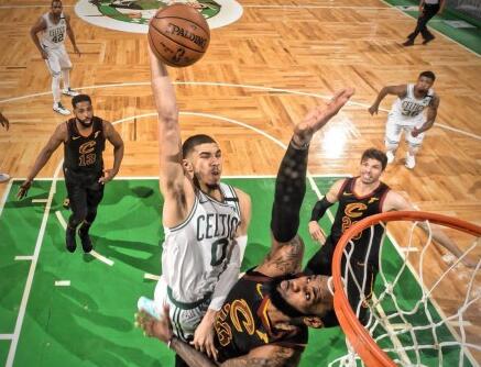 初生牛犊不怕虎!塔图姆隔扣詹姆斯