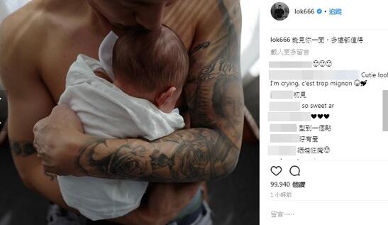 晒娃狂魔!余文乐半裸抱儿子感性发文：能见你一面多远都值得
