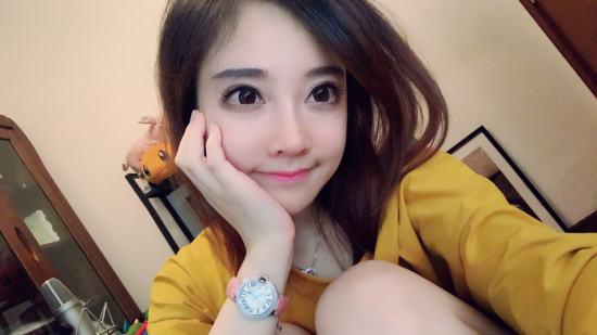 冯提莫直播时回应离婚传闻 网友不满：关键性问题一个没回答